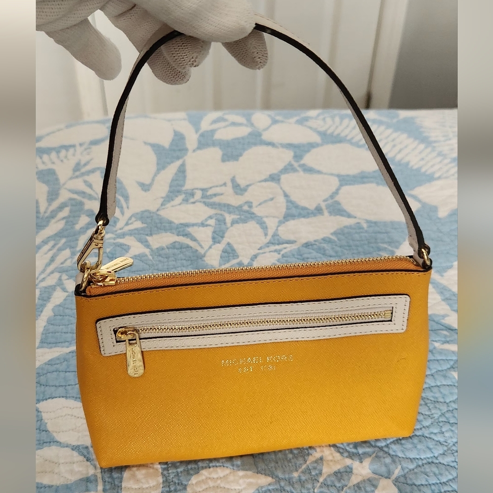 Pre-loved Michael Kors Saffiano Leather Small Shoulder or Hand Bag. EUC.